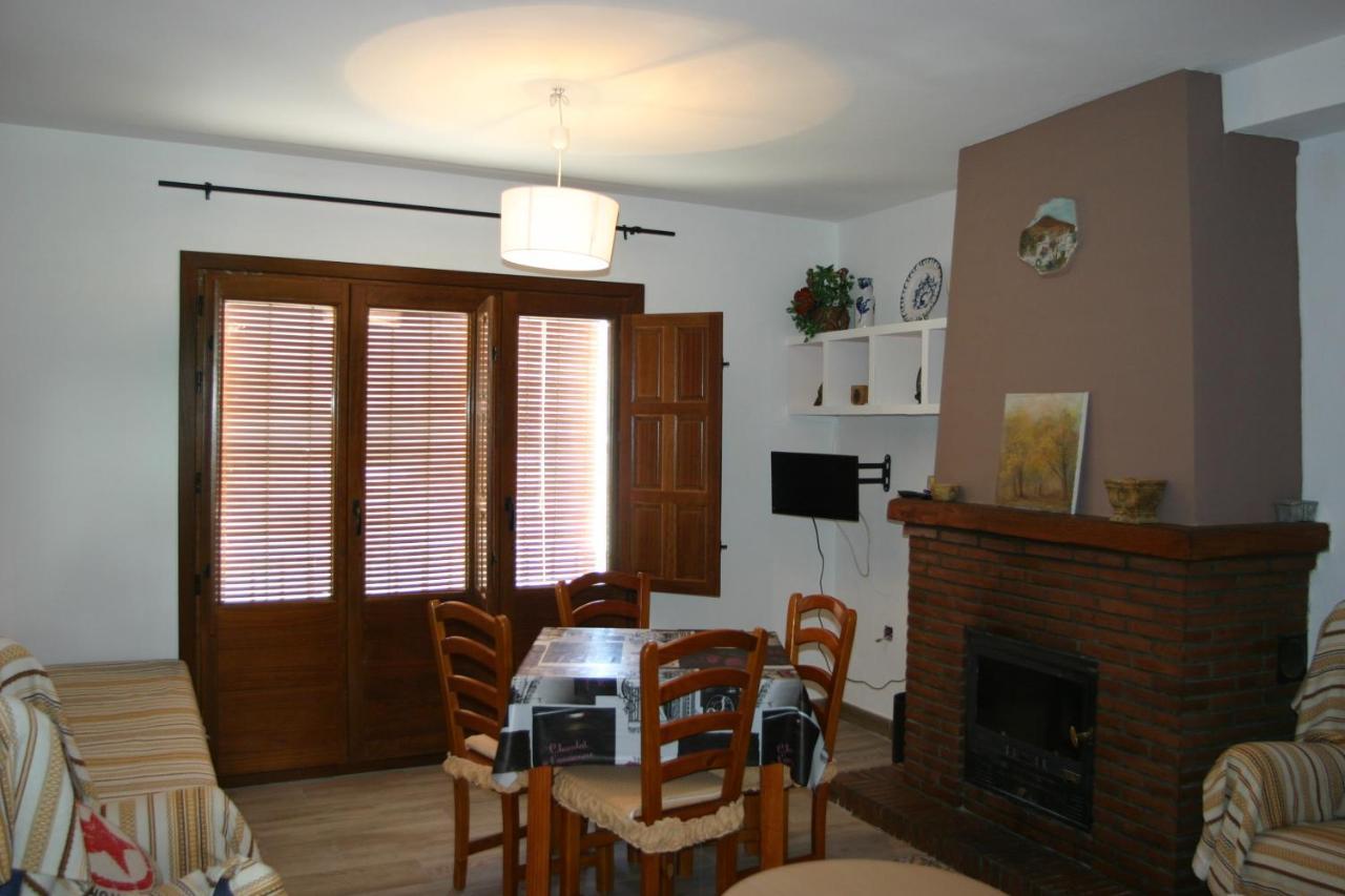 Apartamentos Y Casas Rurales Las Terrazas De La Alpujarra Bubion Bagian luar foto