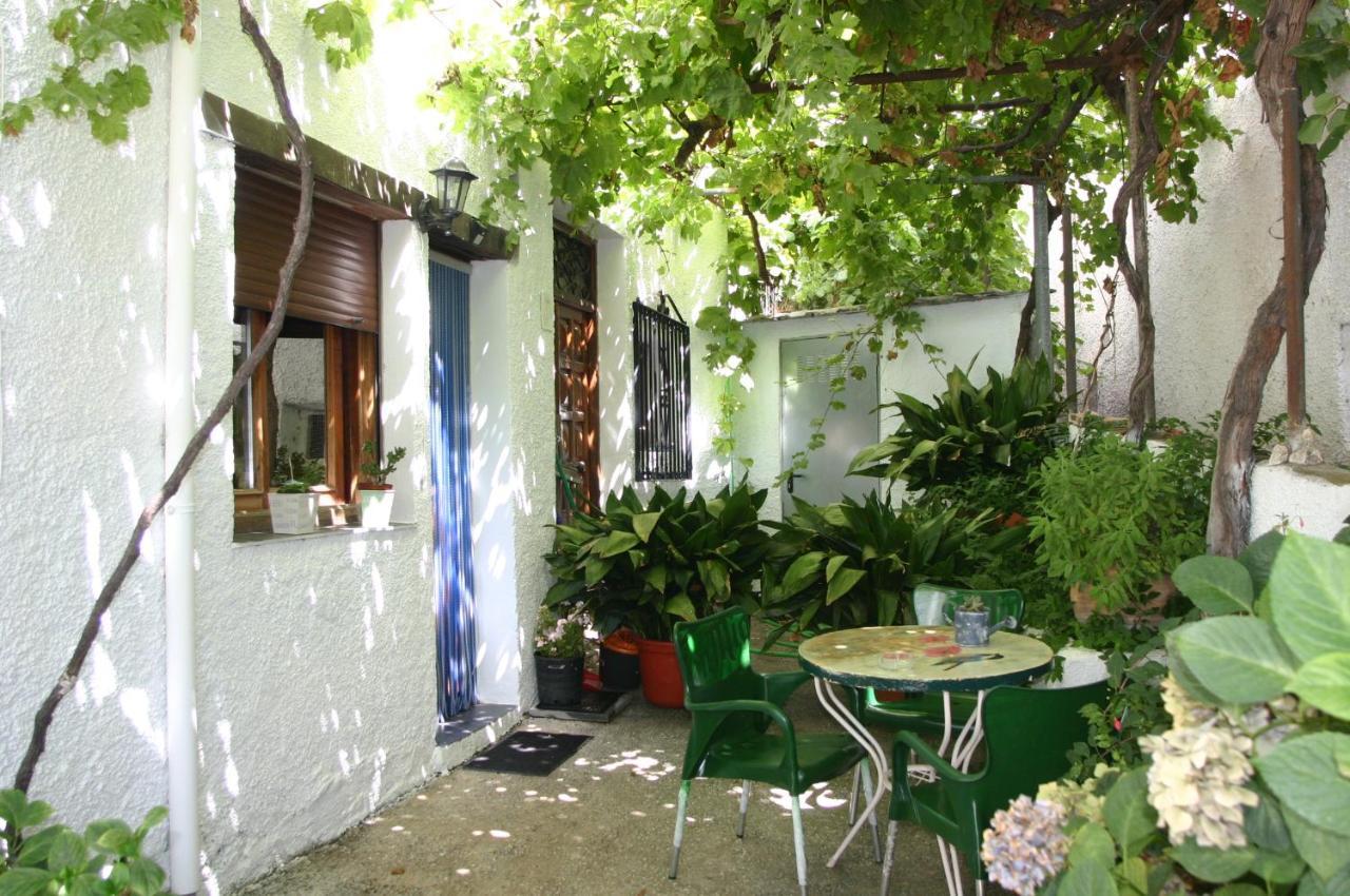 Apartamentos Y Casas Rurales Las Terrazas De La Alpujarra Bubion Bagian luar foto
